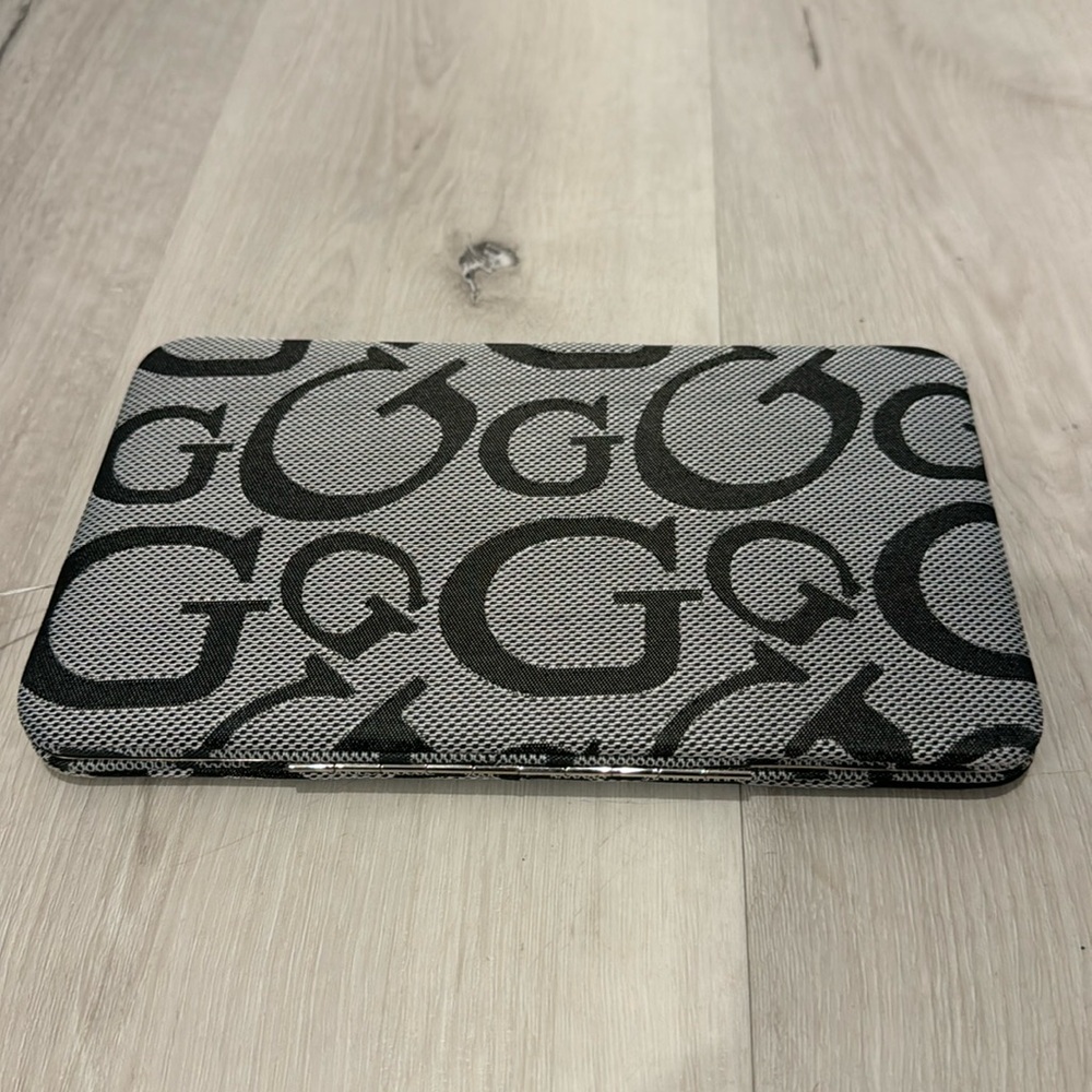 JC Fashion NWT Long hard Wallet with many credit Card compartment and pockets.